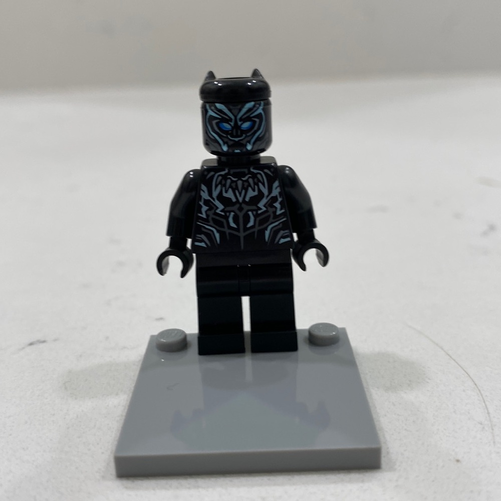 LEGO black panther Minifigure